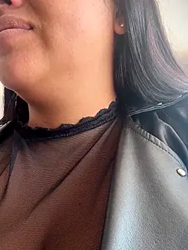 -Mia1のライブXXXチャット