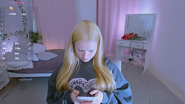 Laly_Peach live XXX chat