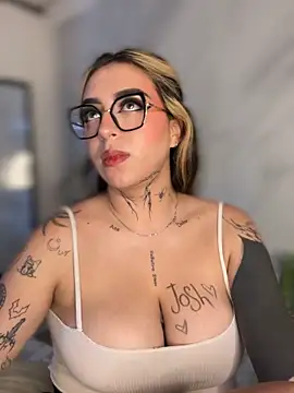 Chat +18 de CarolQueen1_ ao vivo