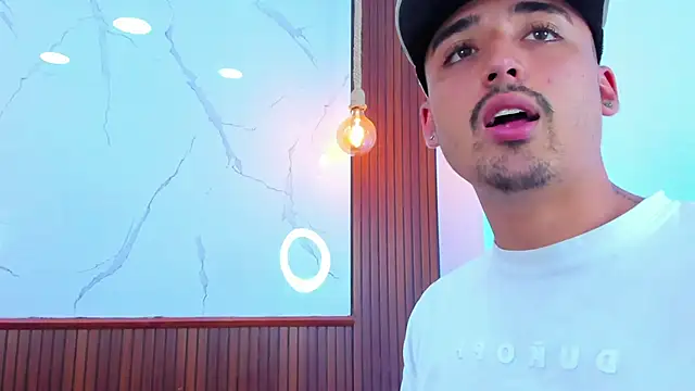 Hadrian_Torres – Kamerová šou