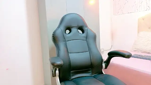 onlymen2025's Live XXX Chat