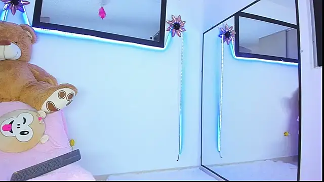 KIMMY_MONTIELL's Live XXX Chat