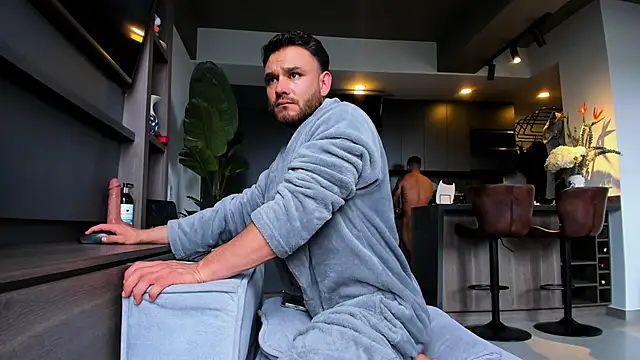 Maximo_Marcelo's Live XXX Chat