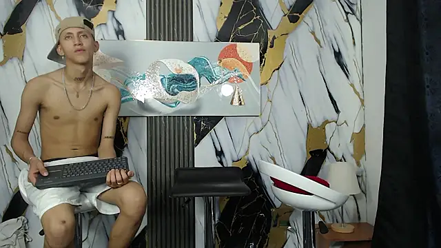 Pertunjukan Kamera Web AVENGER_GUYS1