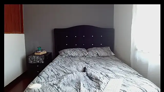 Emilia_1995 Chat XXX live