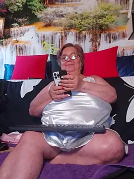 QueenPammy1 即時 XXX 聊天