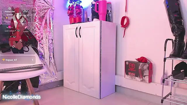 NicolleDiamonds_cg ওয়েবক্যাম শো