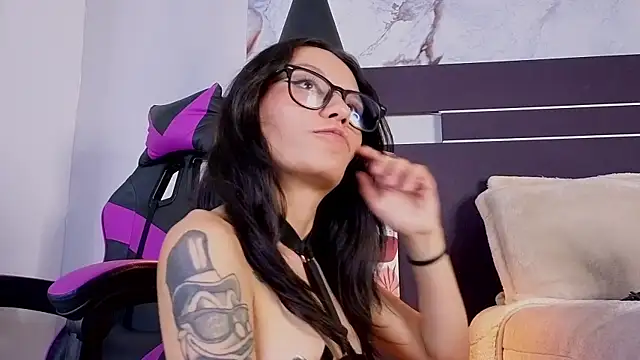 eviegothel_'s Live XXX Chat