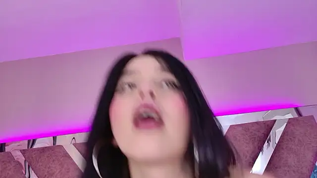 Chatroom XXX en direct de MeganR_