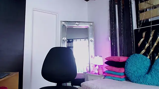 Chat +18 de mailyn_gold ao vivo