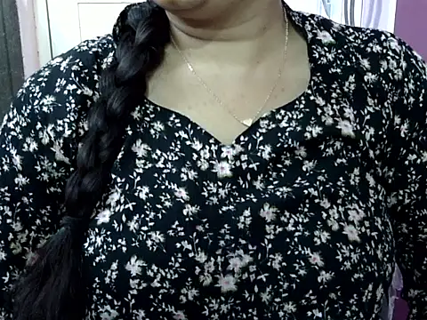 Chat +18 de Cute_Aliyaa ao vivo