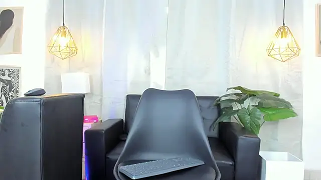 NahomiWhitte Webcamshow