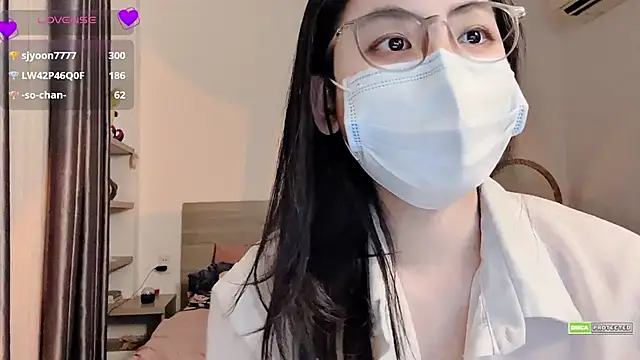 _Lynh_ Adlı Modelin Canlı XXX Sohbeti