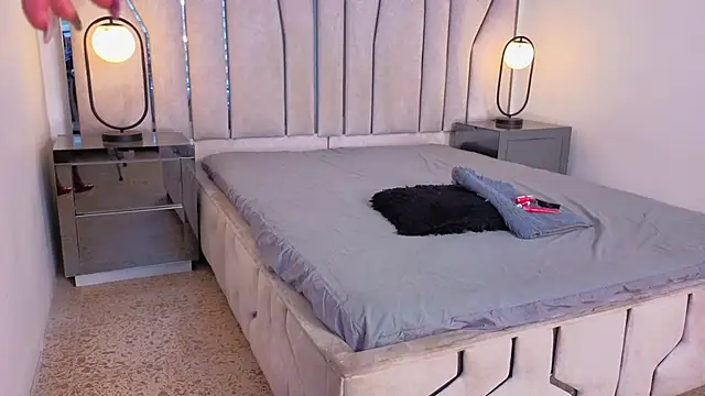 MAISE_HILL1's Live XXX Chat