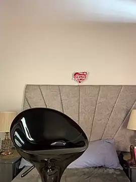 Val12777 Chat XXX in diretta