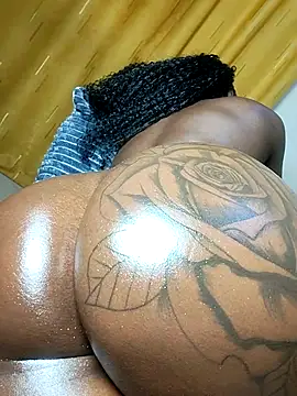 Hugemassivebootie Live XXX Chat