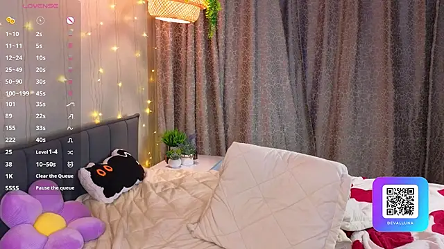 ConstanceHelms Adlı Modelin Canlı XXX Sohbeti