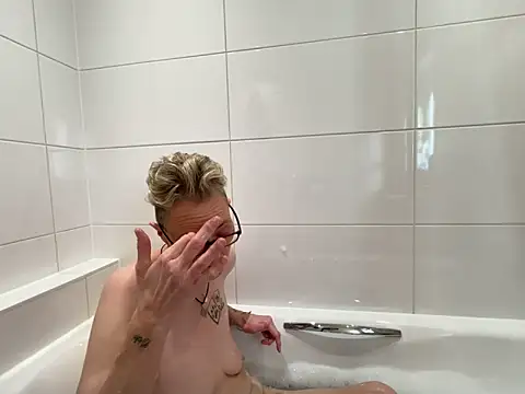 Curvy-Jinx Chat XXX live