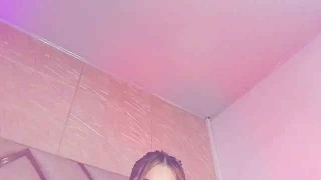 _emma__cooper Adlı Modelin Canlı XXX Sohbeti