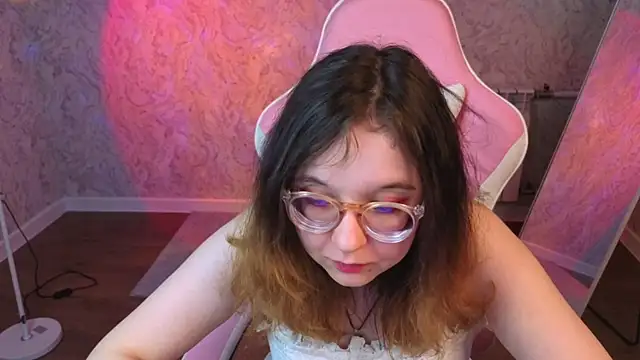 Aleks-caster Adlı Modelin Canlı XXX Sohbeti