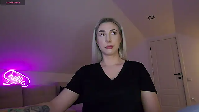 KhloeK live XXX chat