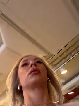 Chatroom XXX en direct de VikaBunny1