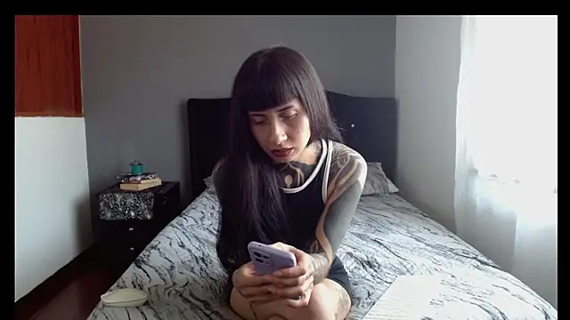 Emilia_1995n Live XXX chat