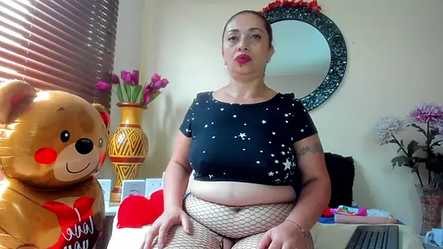 Maye_Milf_: онлайн-секс-чат