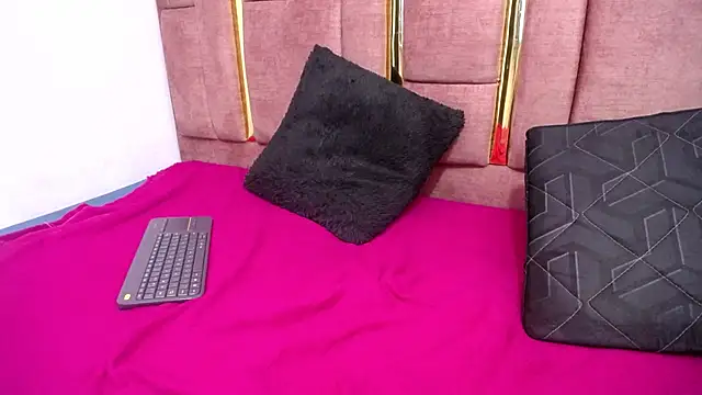 CHLOESHOW's Live XXX Chat