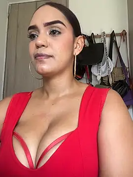 Sara-77 Adlı Modelin Canlı XXX Sohbeti