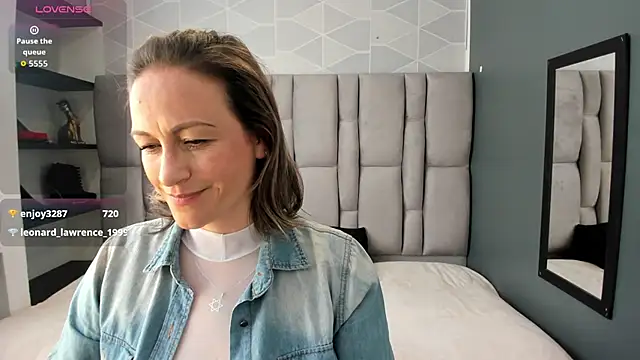 Chatroom XXX en direct de Charlot_milf