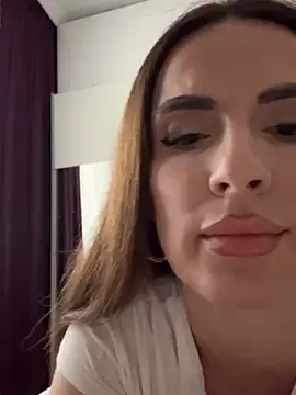 SereneRhodes 即時 XXX 聊天