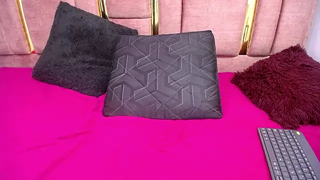 CHLOESHOW live XXX chat