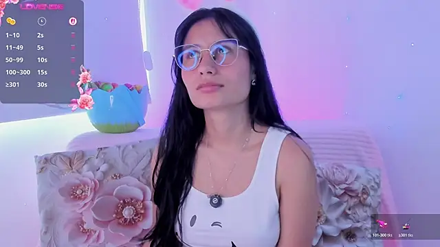 NayeCloud Chat XXX in diretta