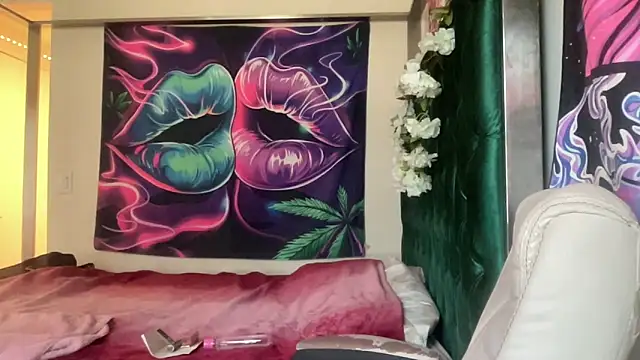 mzpretty444's Webcam Show