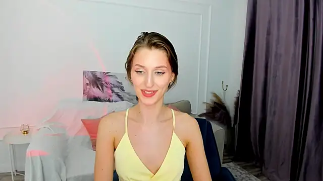 NaturalBeaty's Live XXX Chat