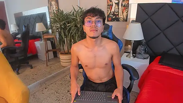 Chatroom XXX en direct de kai_storn