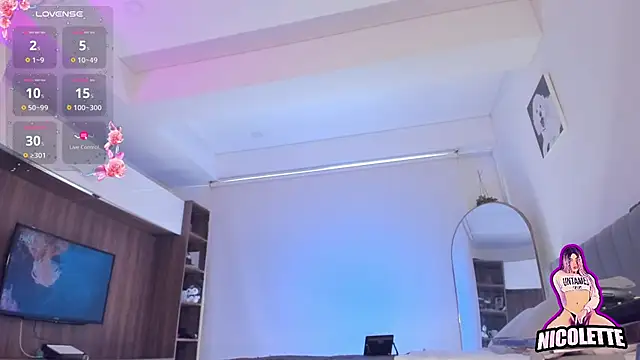 nicolette_tay Show in webcam
