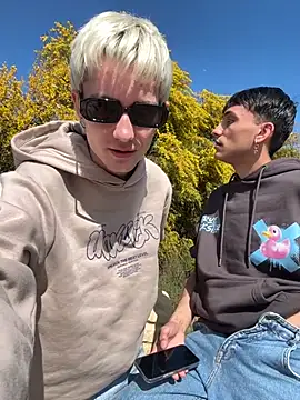 AlphaTwinks webkamerás műsora