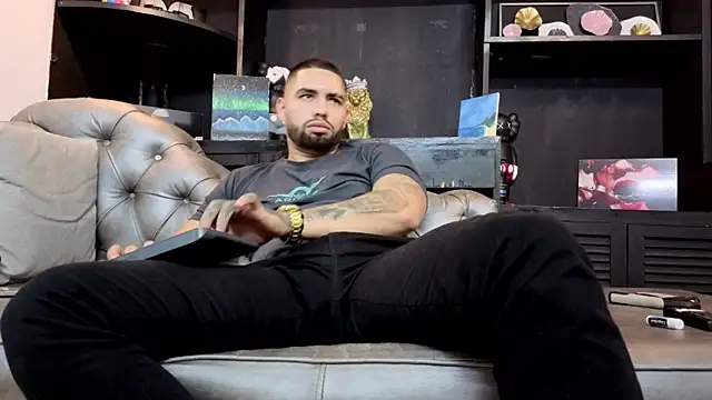 matteosantos: διαδικτυακό σόου στην κάμερα