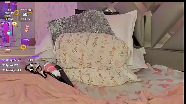 EmilyyRosee_'s Webcam Show