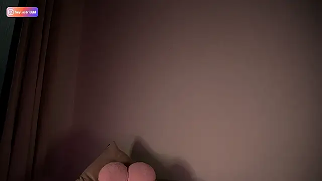 Astridwet Chat XXX in diretta