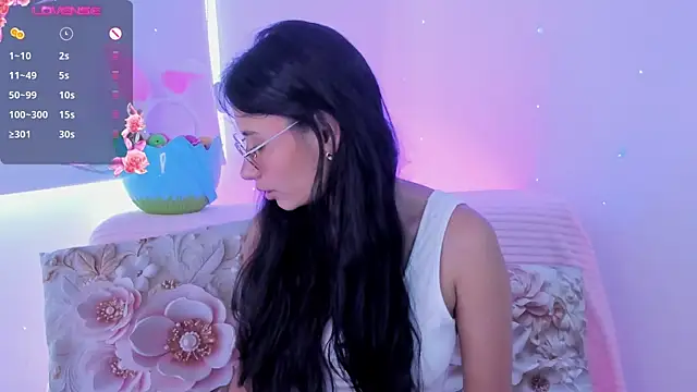 Chat +18 de NayeCloud ao vivo