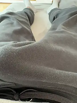 Longschlong00: διαδικτυακό σόου στην κάμερα