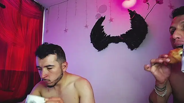 Noha_and_Iam: διαδικτυακό σόου στην κάμερα