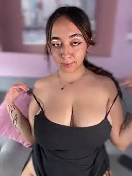 Im_Luuu Chat XXX in diretta