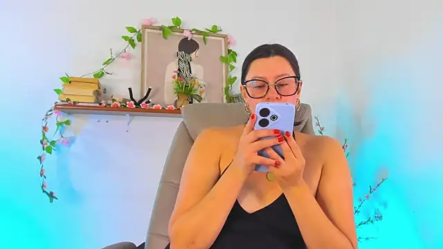 Chanelll_Taylorr_ Adlı Modelin Canlı XXX Sohbeti