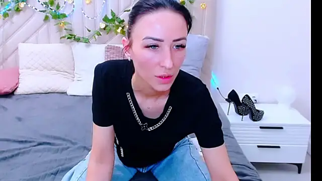 BURNING-BRUNETKA Live XXX-chat