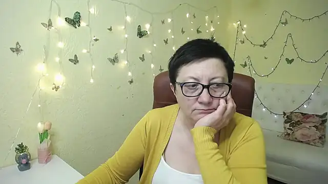 EmilyL0ve Adlı Modelin Canlı XXX Sohbeti