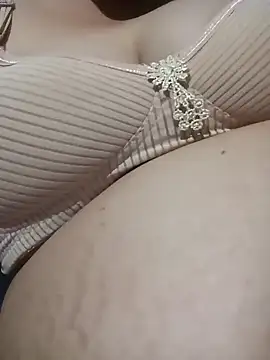 Aelyn_R01 在線直播表演